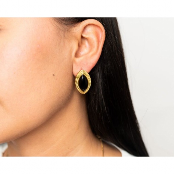 Queen studs - Picture 3 of 3